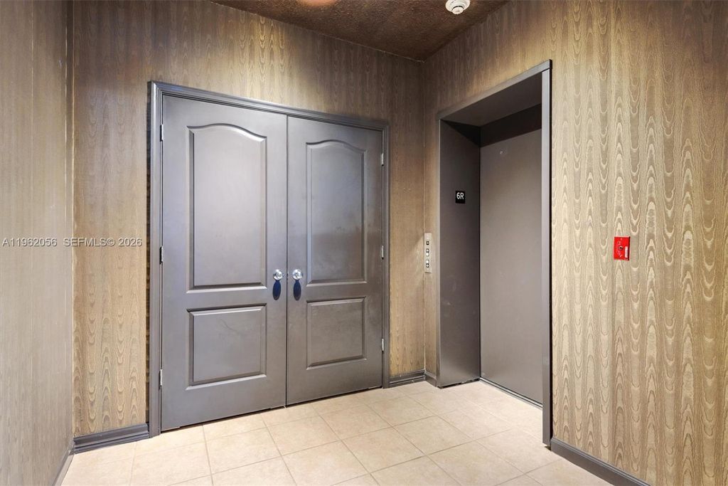 Photo of Hollywood, FL 33019 (MLS # A11962056)