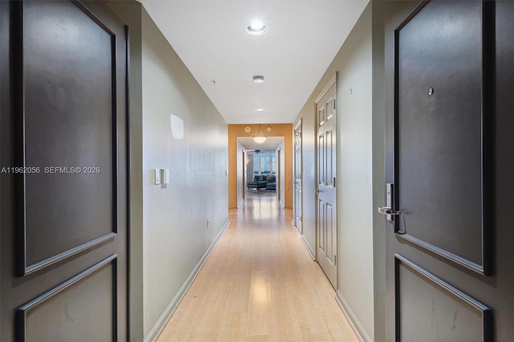 Photo of Hollywood, FL 33019 (MLS # A11962056)