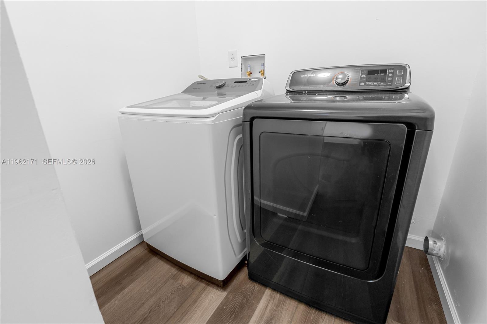 REV PLAT OF BRANDON PARK - Residential Income