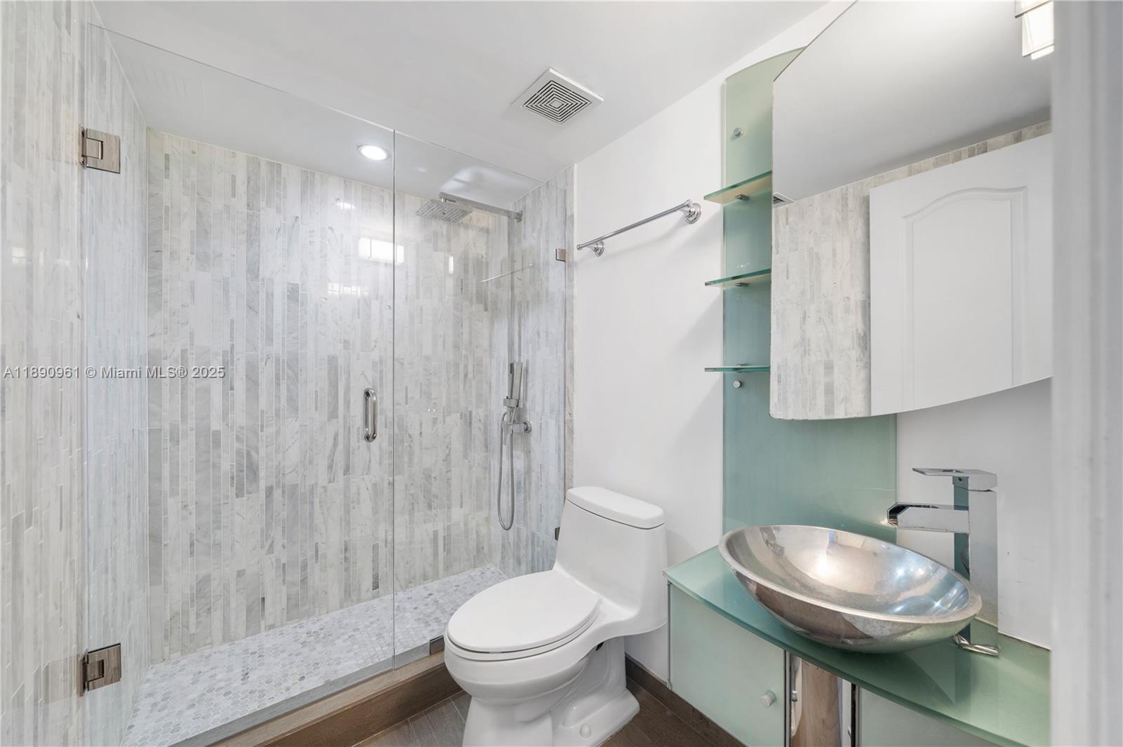 SUNSET HARBOUR NORTH COND - Residential