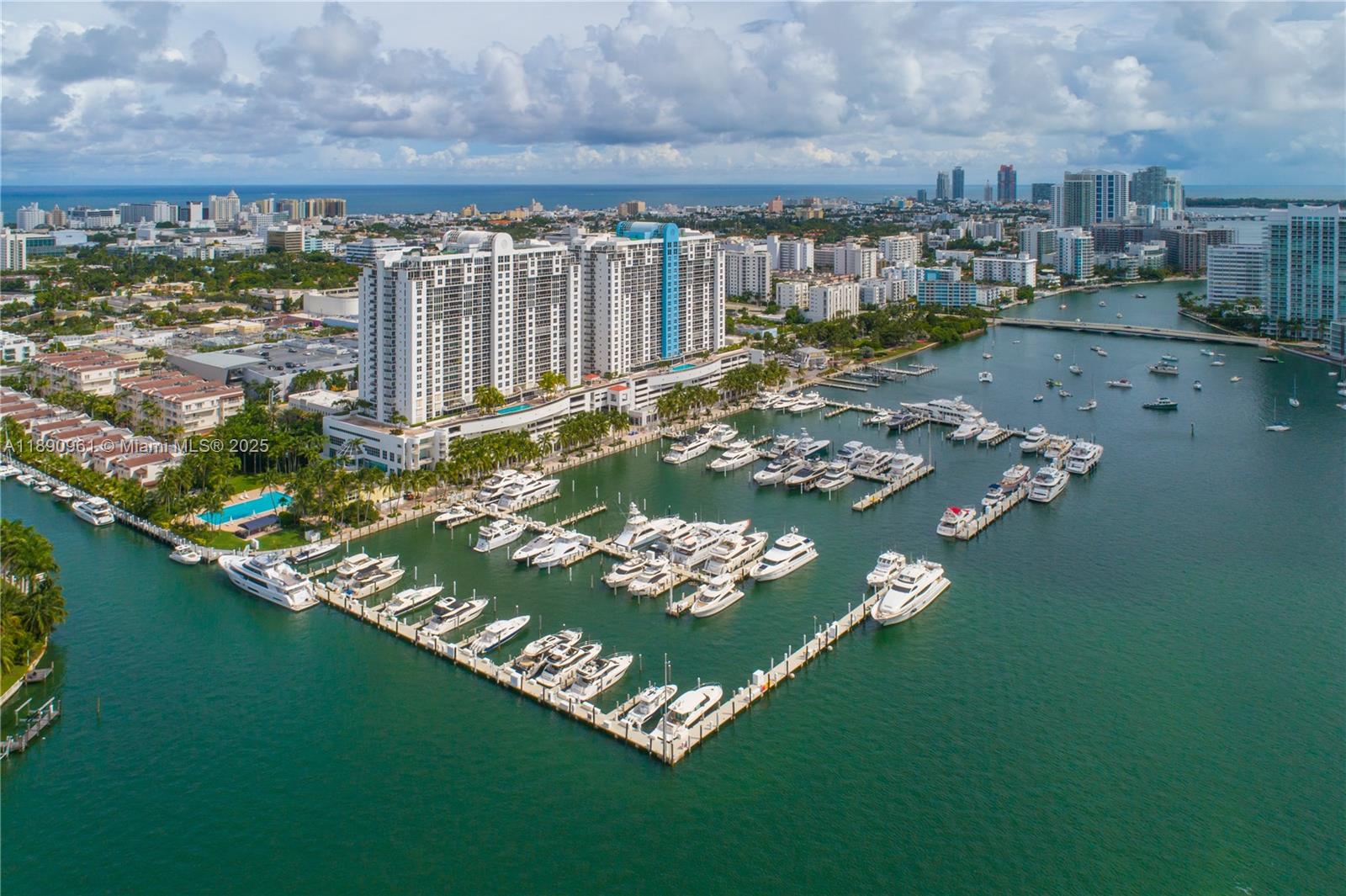 SUNSET HARBOUR NORTH COND - Residential