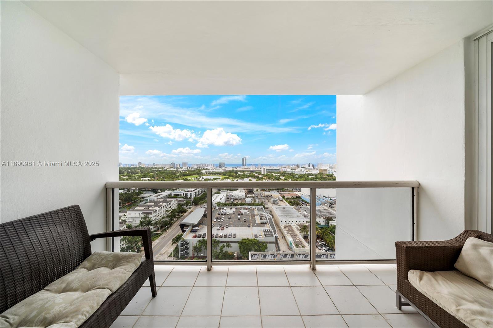 SUNSET HARBOUR NORTH COND - Residential