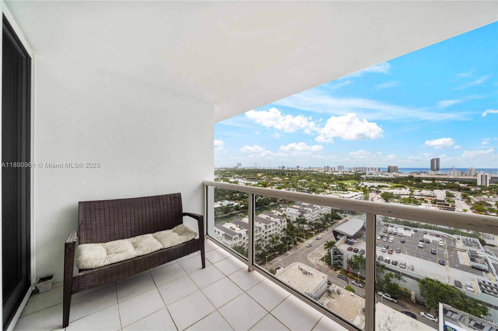SUNSET HARBOUR NORTH COND - Residential