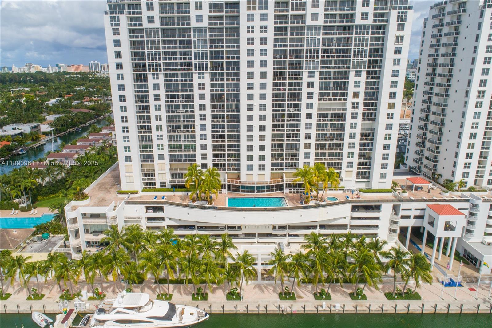 SUNSET HARBOUR NORTH COND - Residential