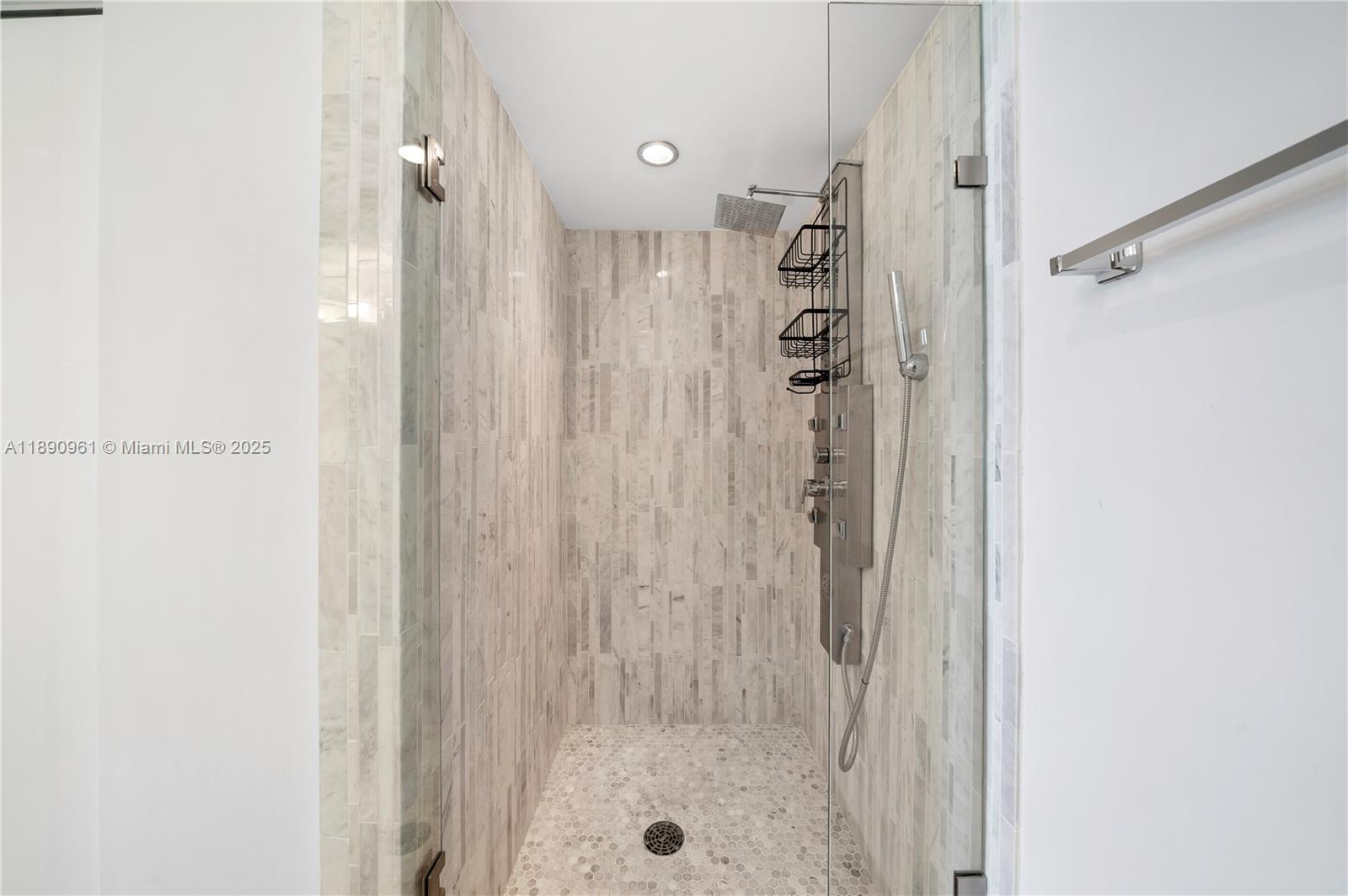 SUNSET HARBOUR NORTH COND - Residential