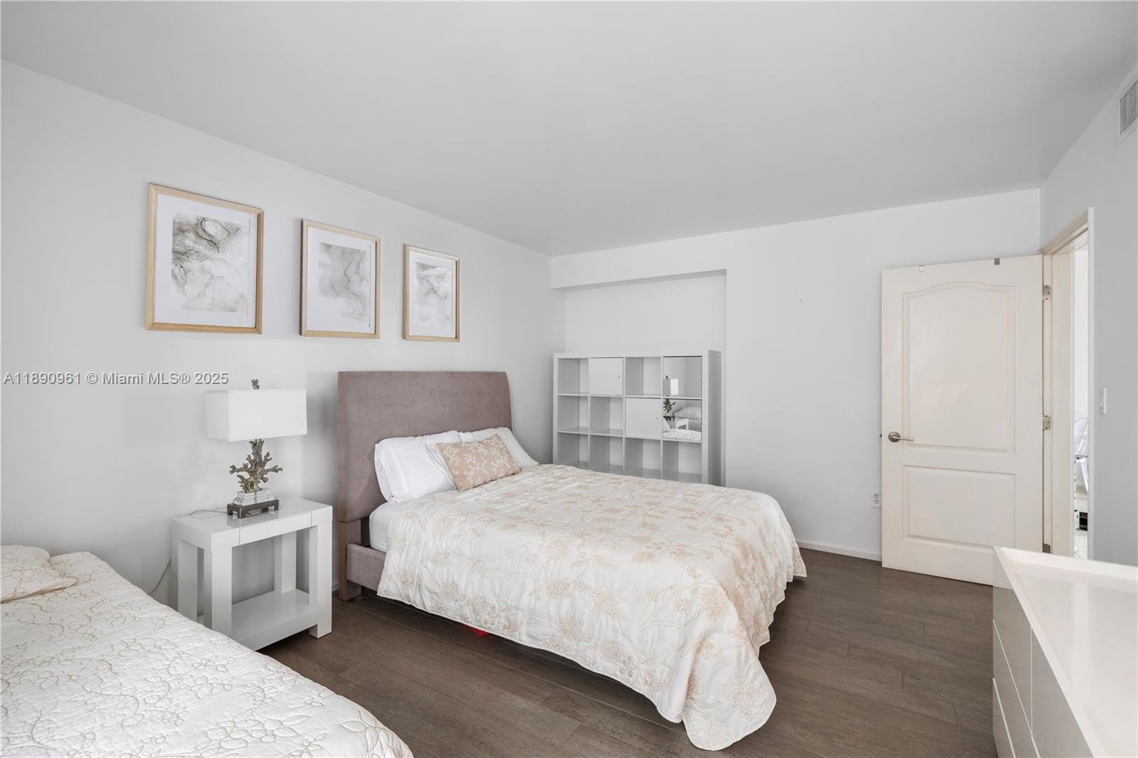 SUNSET HARBOUR NORTH COND - Residential