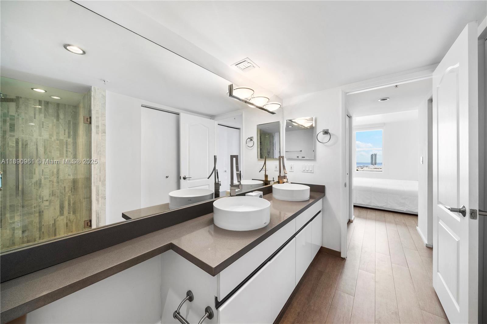 SUNSET HARBOUR NORTH COND - Residential