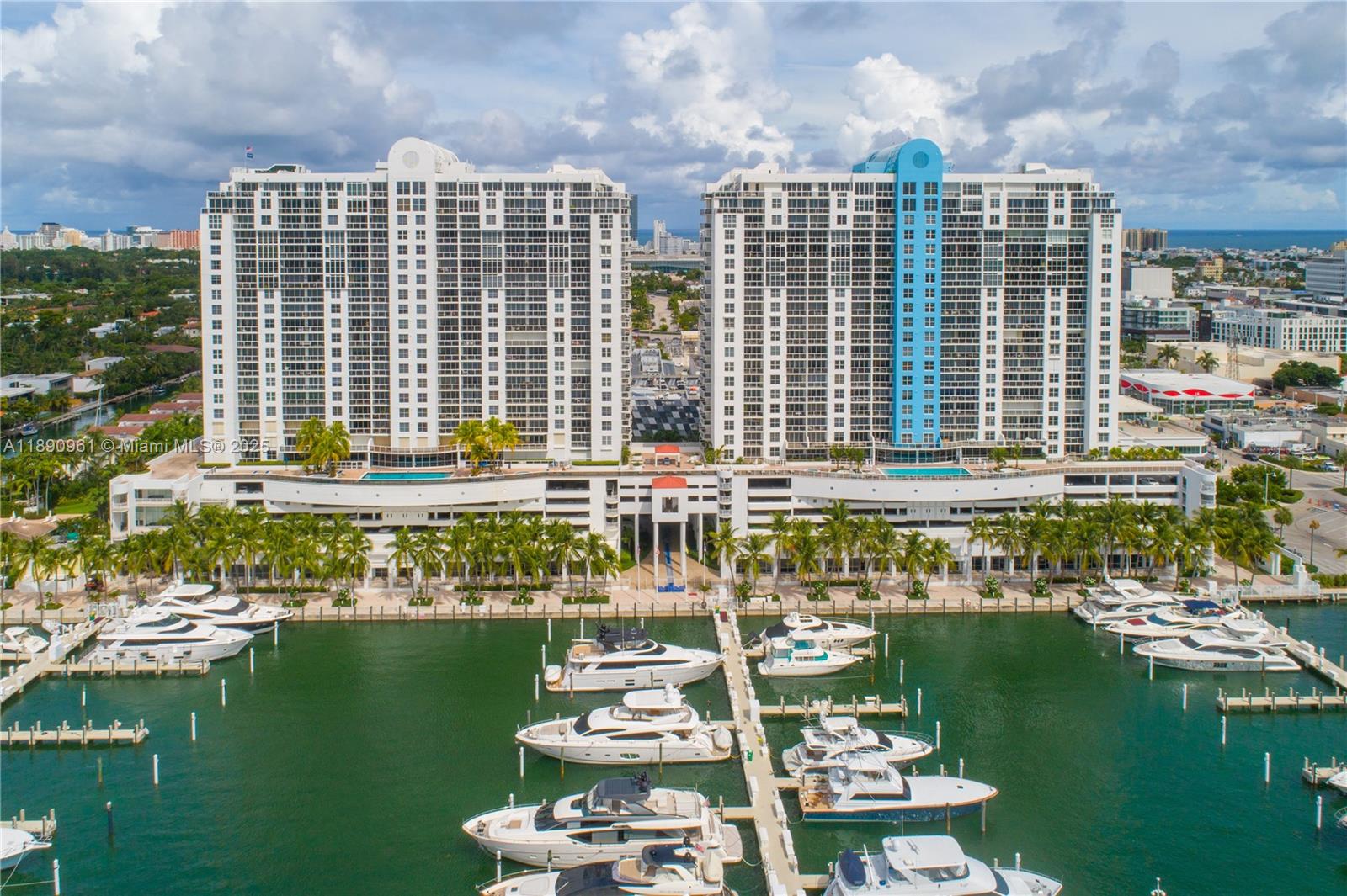 SUNSET HARBOUR NORTH COND - Residential