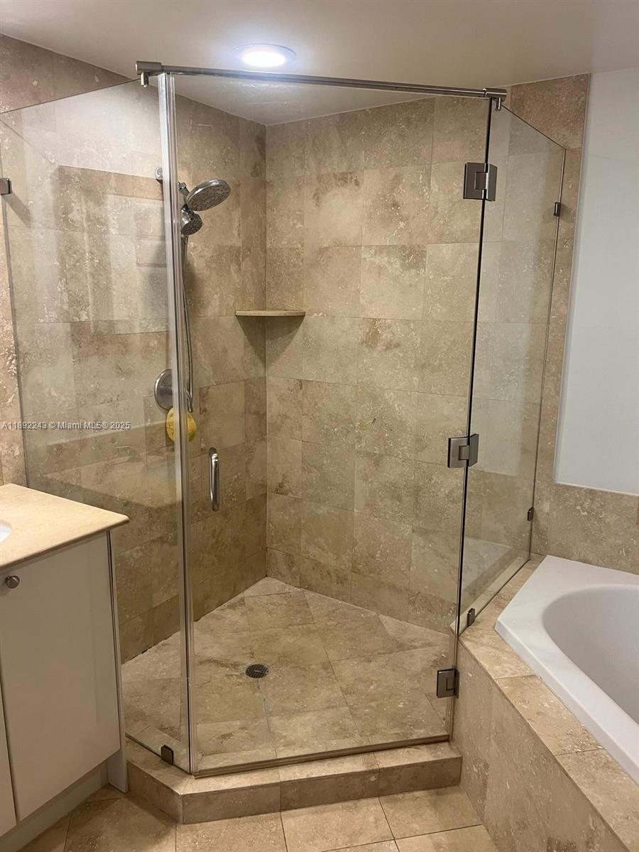 DUO CONDOMINIUM EAST - Residential Lease
