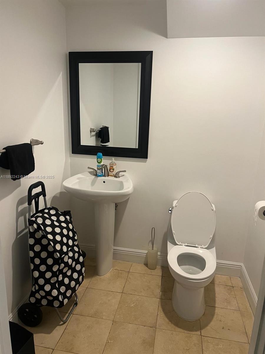 DUO CONDOMINIUM EAST - Residential Lease