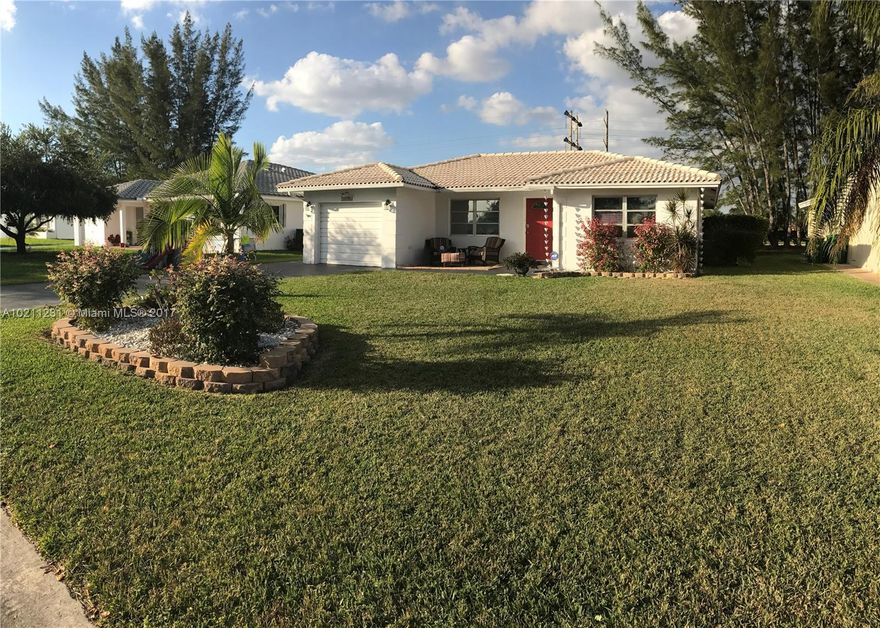 SHOW'S LIKE A DREAM 2/2 COMPLETELY RENOVATED BATH ROOM'S AND KITCHEN WITH TOP OF THE LINE APPLIANCES.  FENCED IN LARGE YARD W/ SHED. GREAT FAMILY ROOM W/ FRENCH EXTERIOR DOORS. 
CENTRALLY LOCATED BEAUTIFUL HOME IN A GREAT NEIGHBORHOOD FOR RAISING FAMILY.