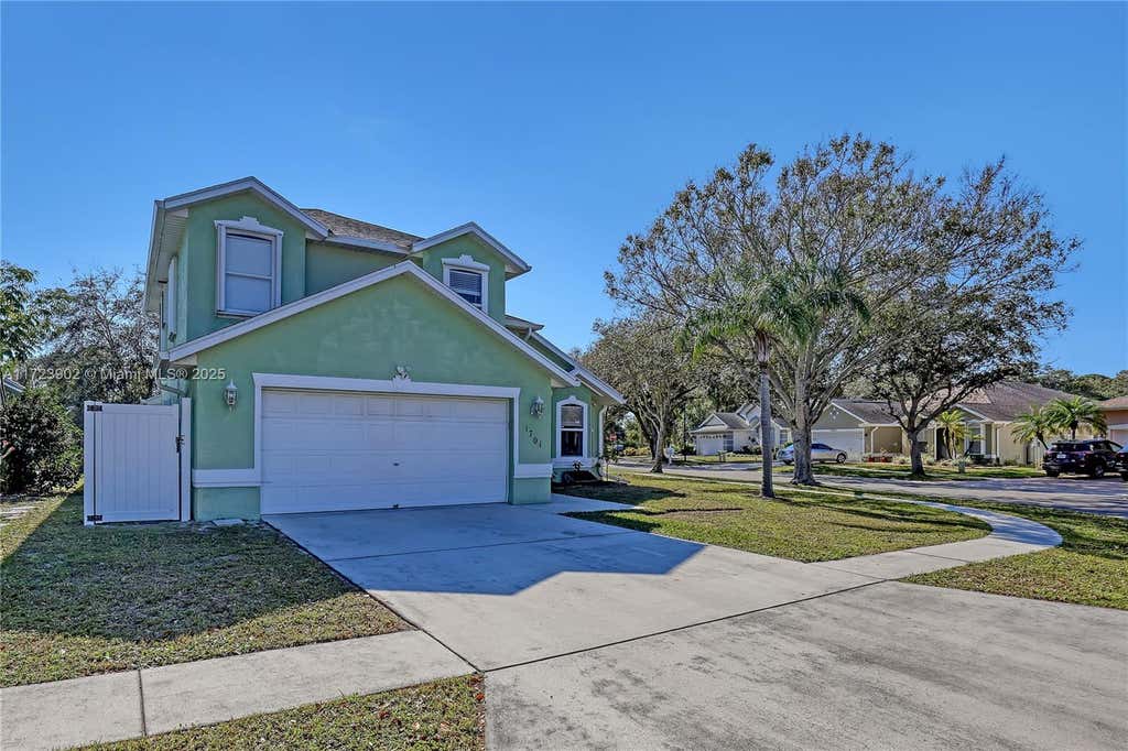 Photo of 1701 Primrose Ct, Port Saint Lucie, FL 34952 (MLS # A11723902)