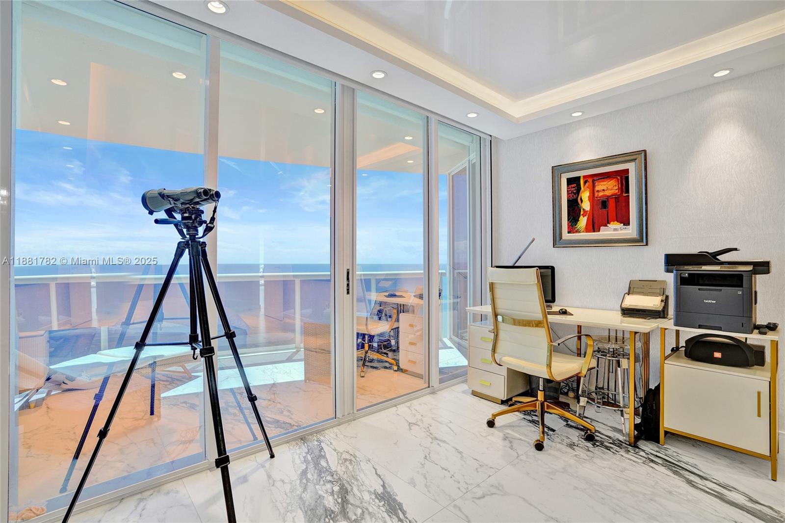 THE PINNACLE CONDO - Residential