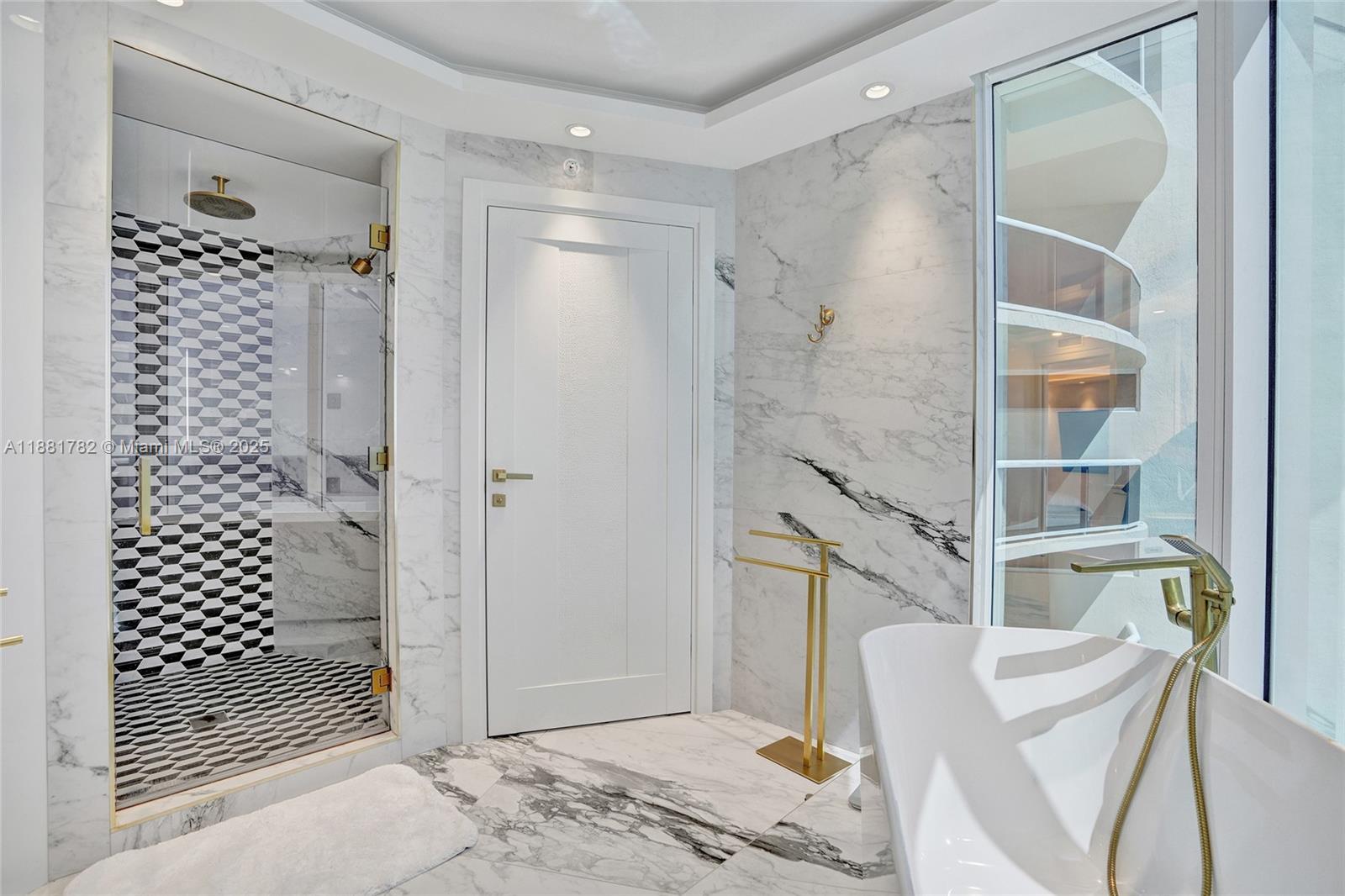 THE PINNACLE CONDO - Residential