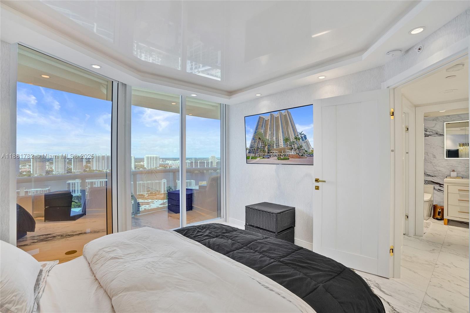 THE PINNACLE CONDO - Residential