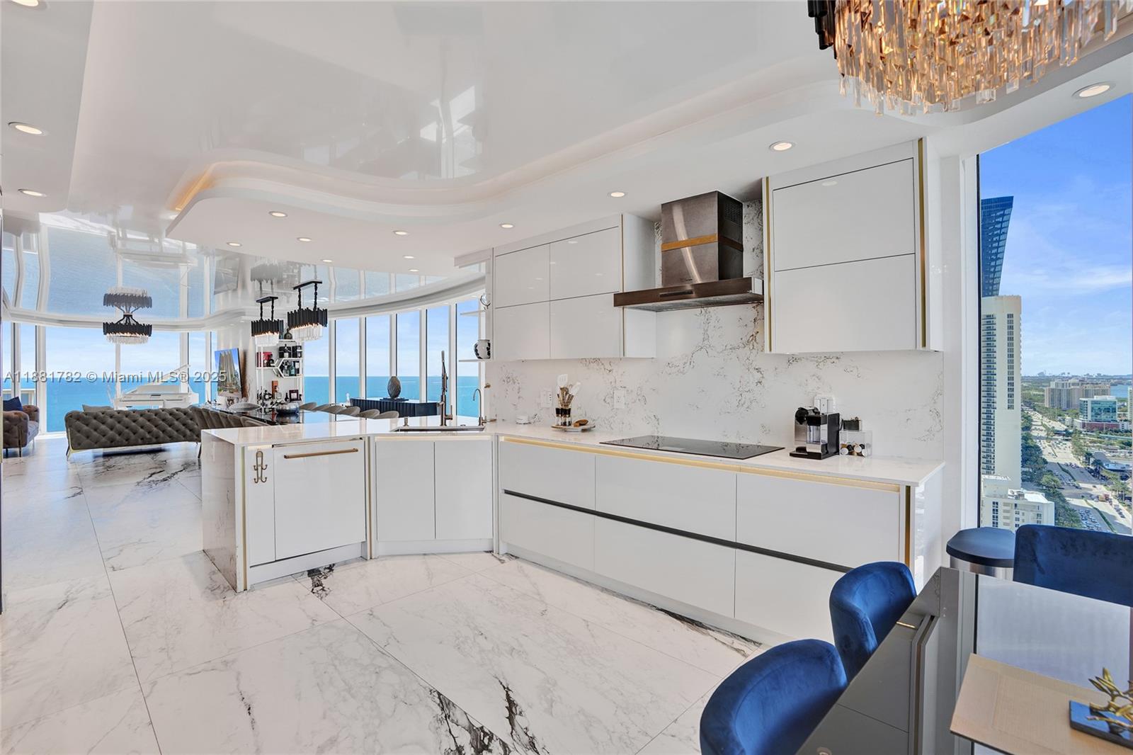 THE PINNACLE CONDO - Residential