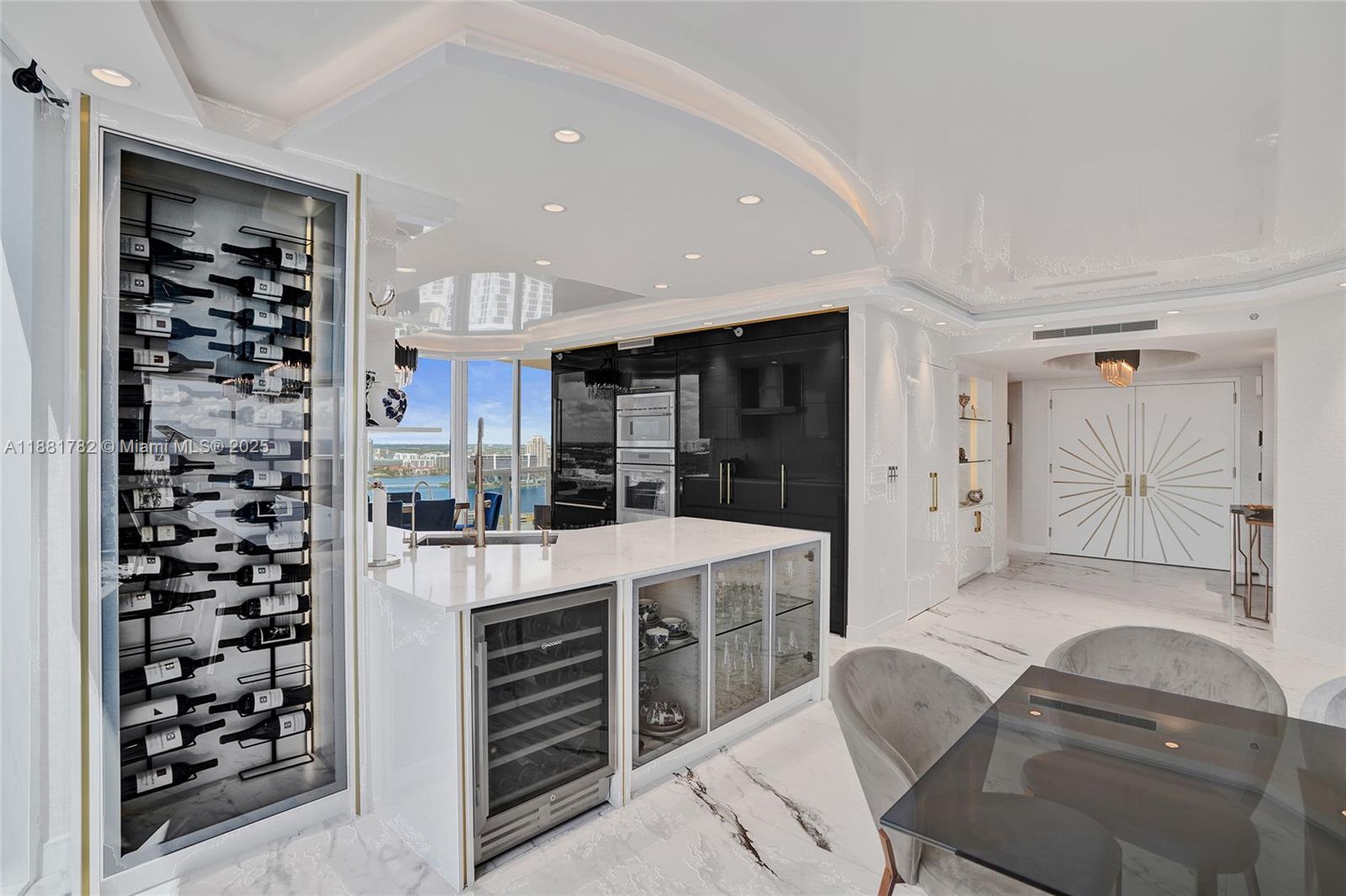 THE PINNACLE CONDO - Residential