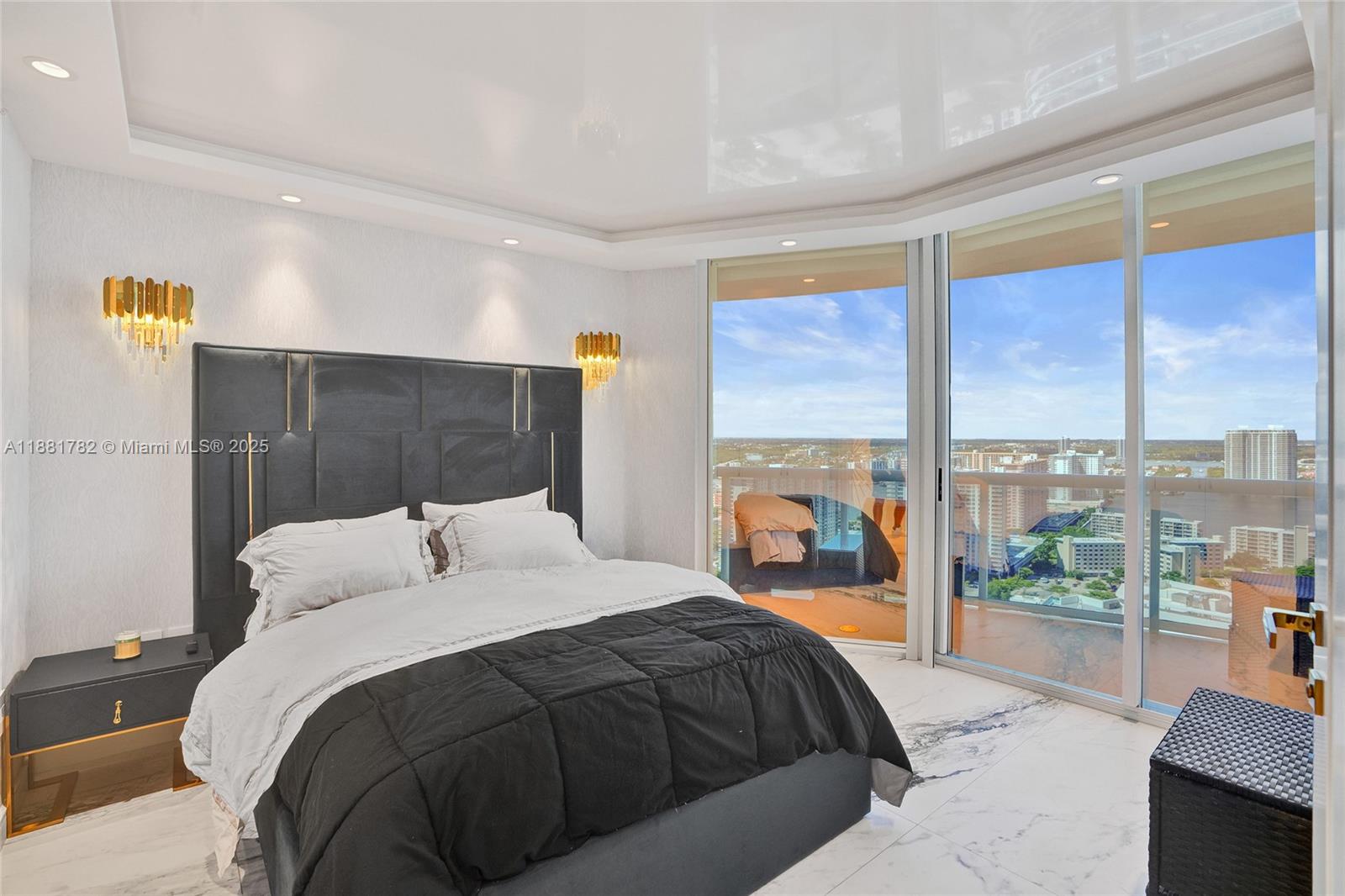 THE PINNACLE CONDO - Residential