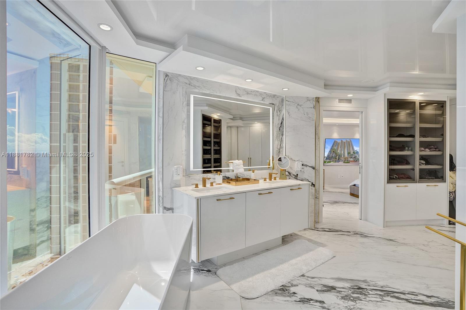 THE PINNACLE CONDO - Residential