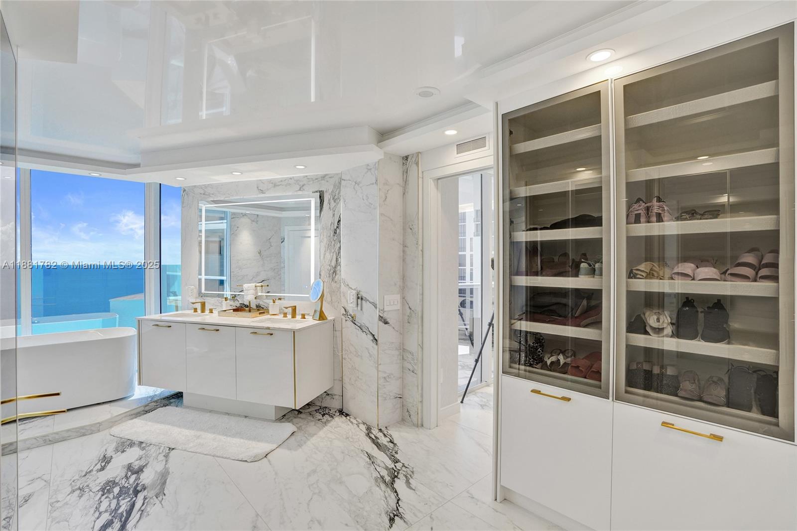 THE PINNACLE CONDO - Residential