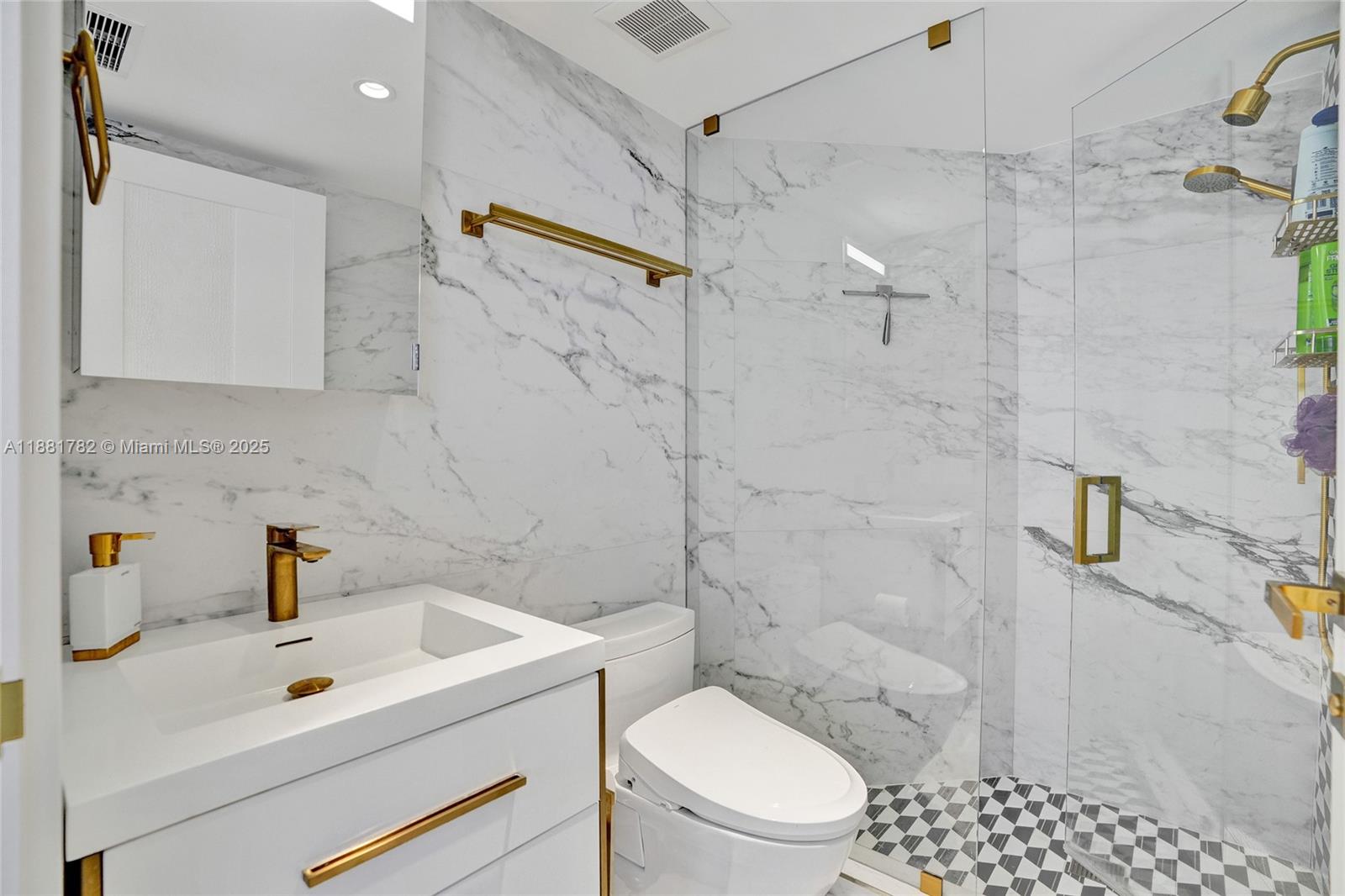 THE PINNACLE CONDO - Residential