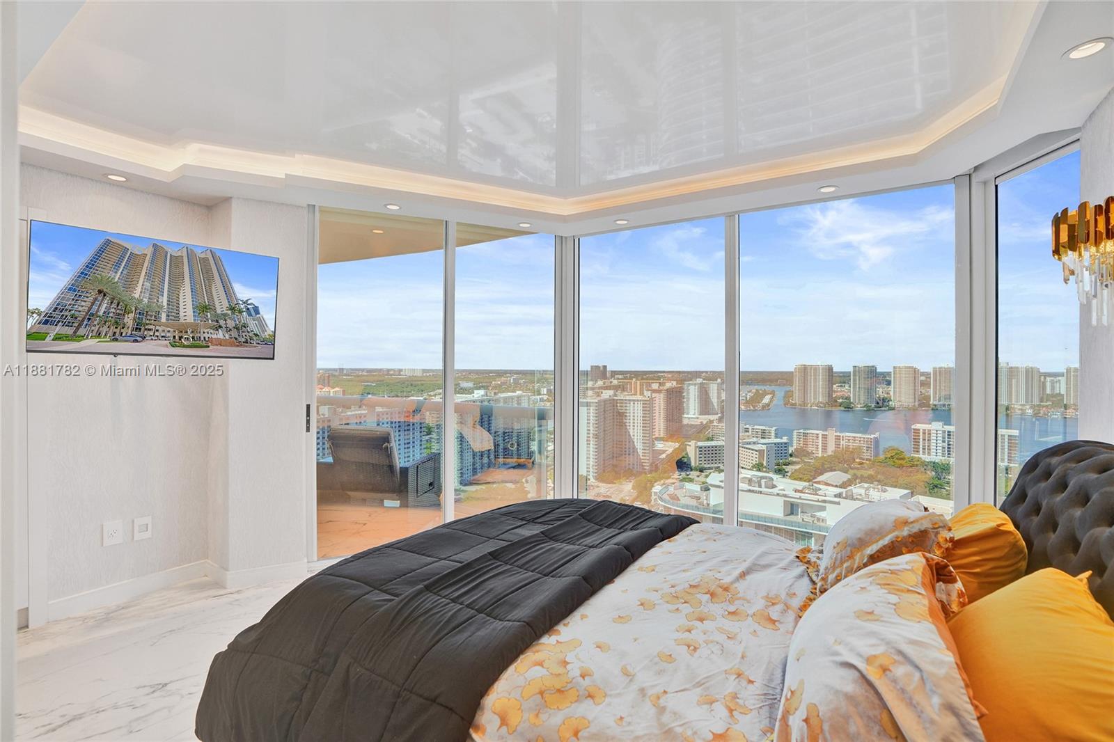 THE PINNACLE CONDO - Residential