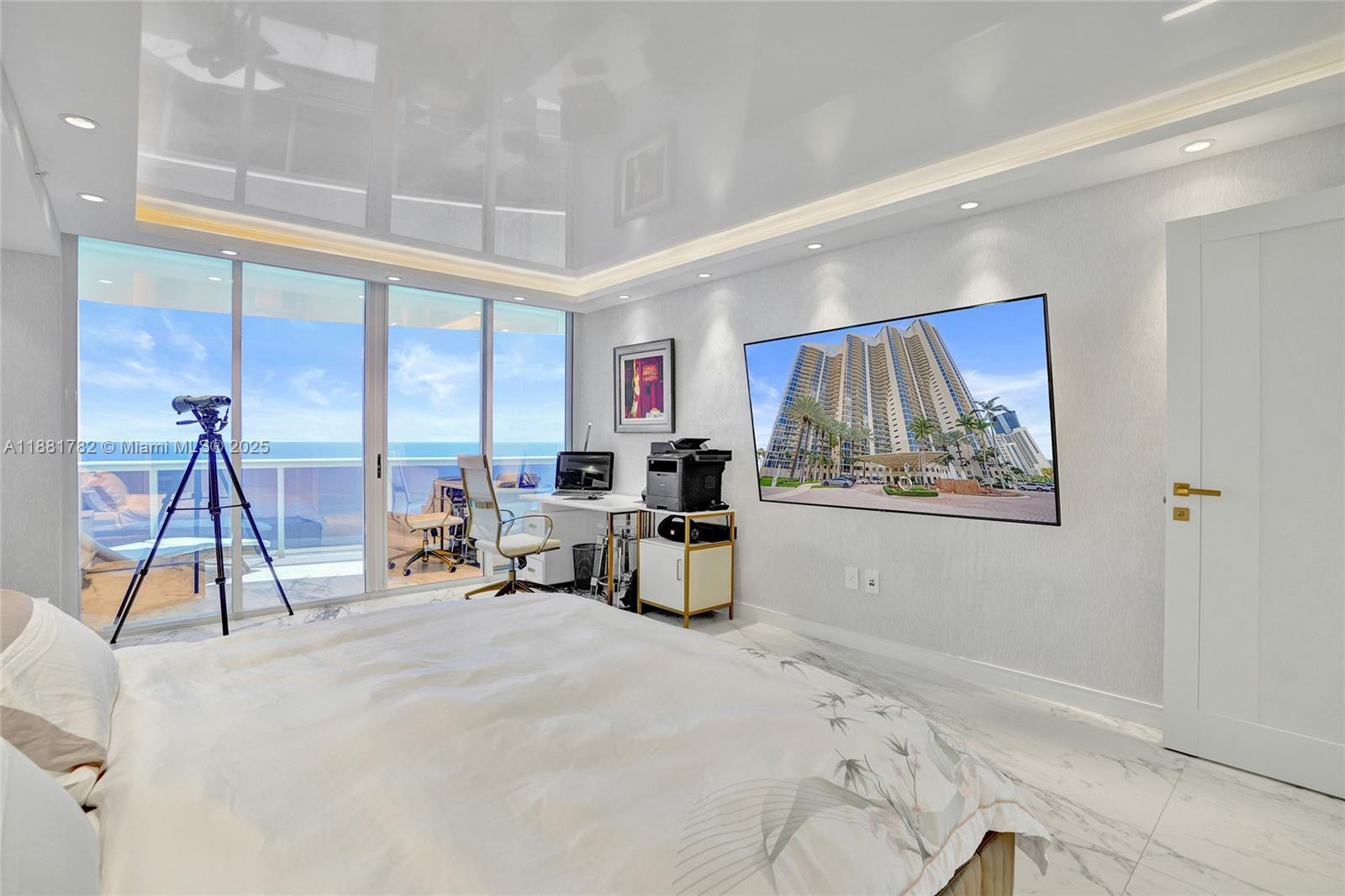 THE PINNACLE CONDO - Residential