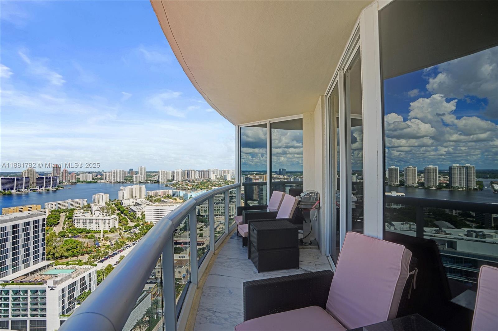 THE PINNACLE CONDO - Residential