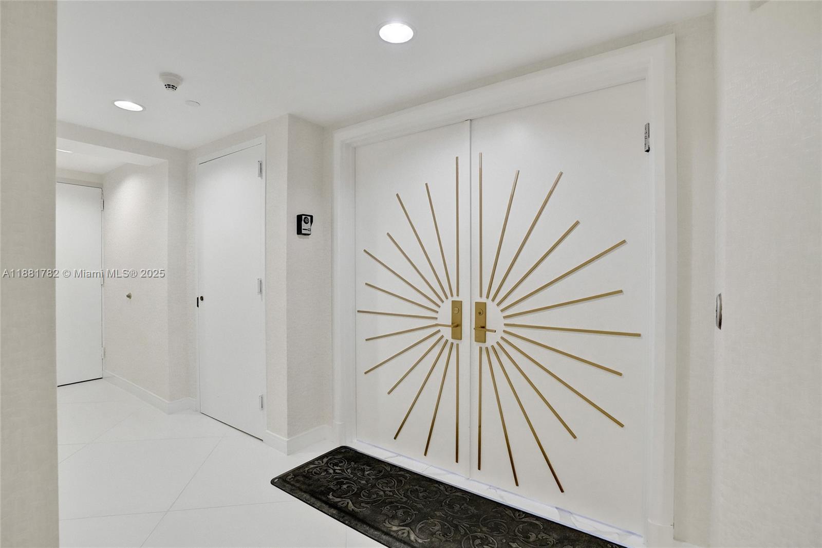 THE PINNACLE CONDO - Residential