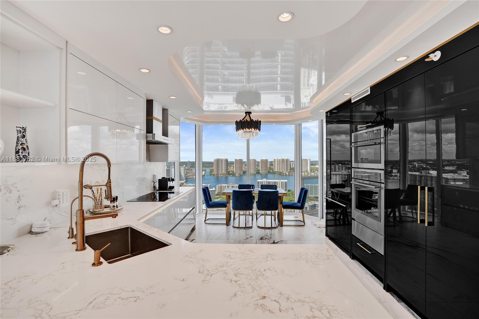 THE PINNACLE CONDO - Residential