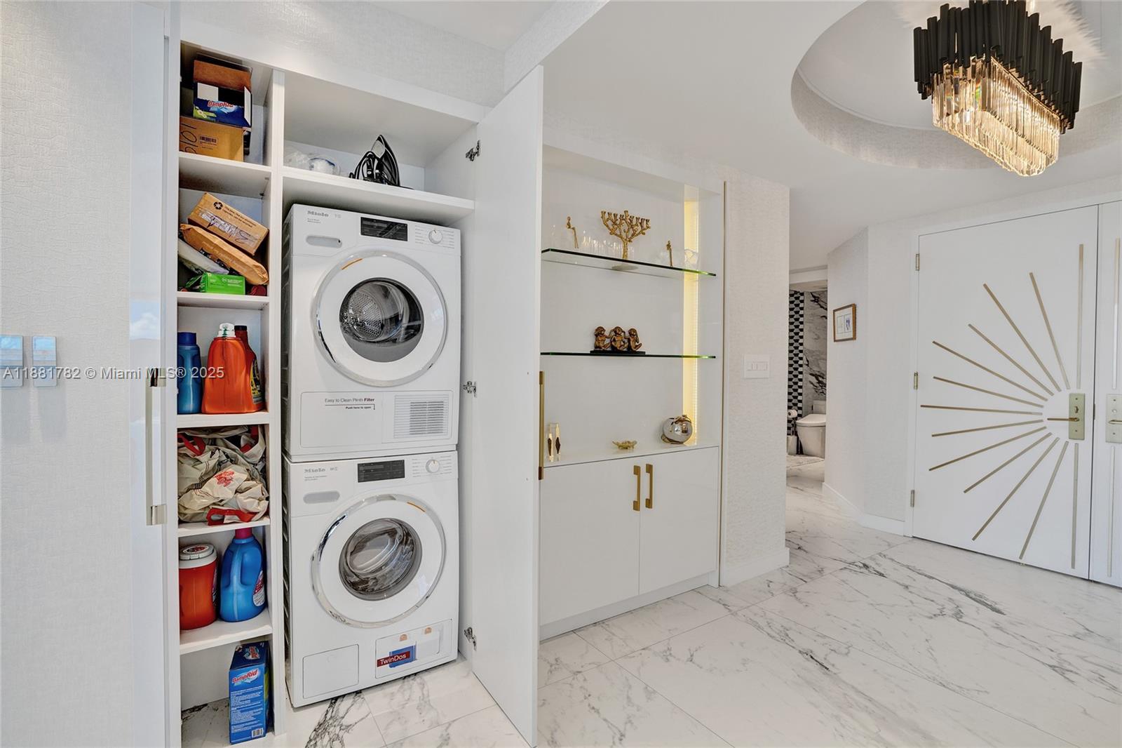 THE PINNACLE CONDO - Residential