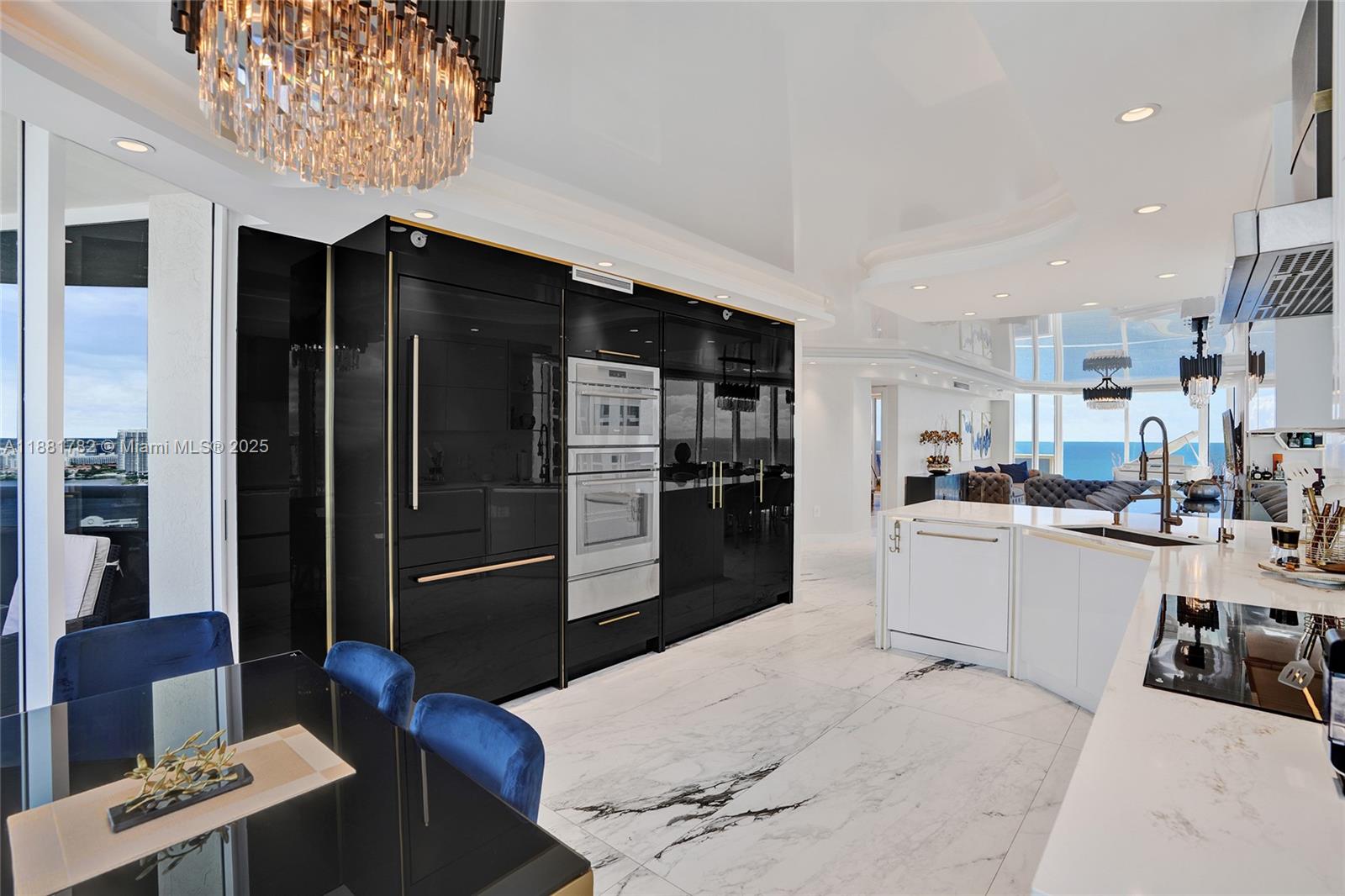 THE PINNACLE CONDO - Residential