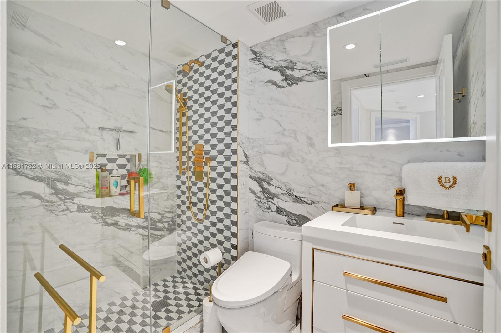 THE PINNACLE CONDO - Residential