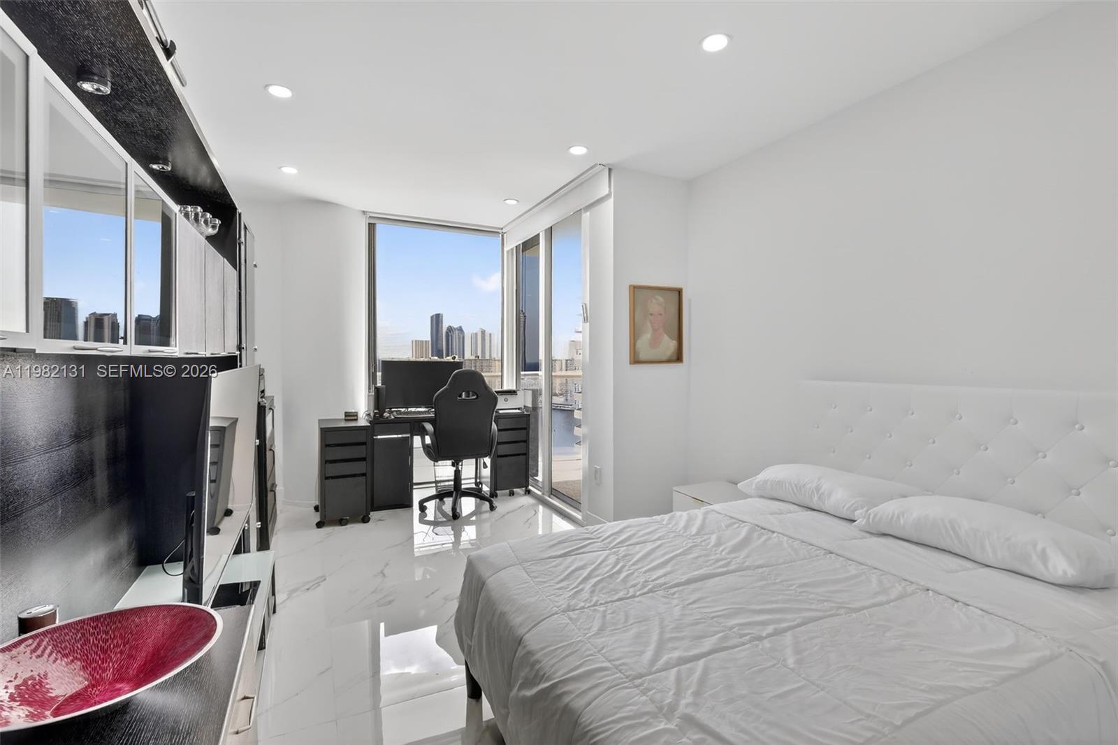 4000 ISL BLVD WILLIAMS IS - Residential