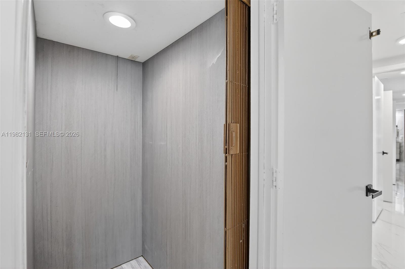 4000 ISL BLVD WILLIAMS IS - Residential