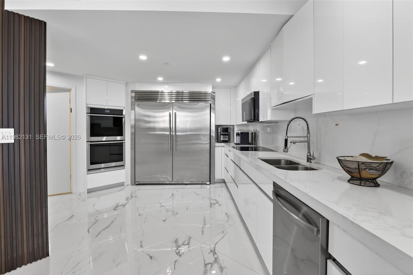 4000 ISL BLVD WILLIAMS IS - Residential