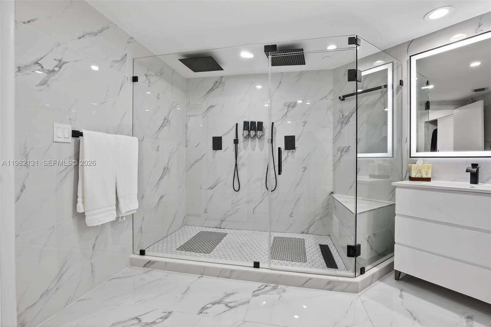 4000 ISL BLVD WILLIAMS IS - Residential