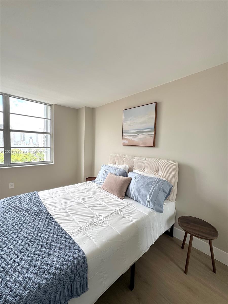 ADMIRALS PORT CONDO WEST - Residential