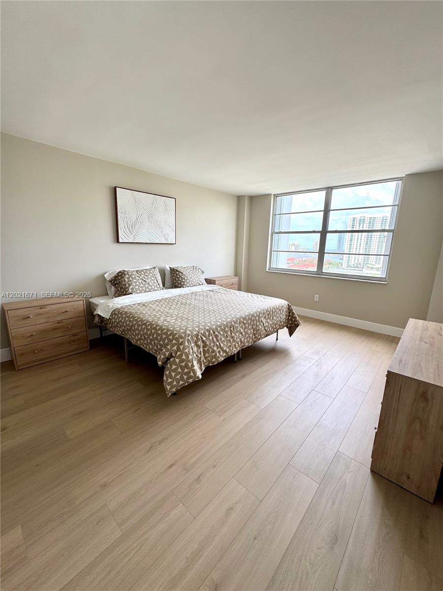ADMIRALS PORT CONDO WEST - Residential