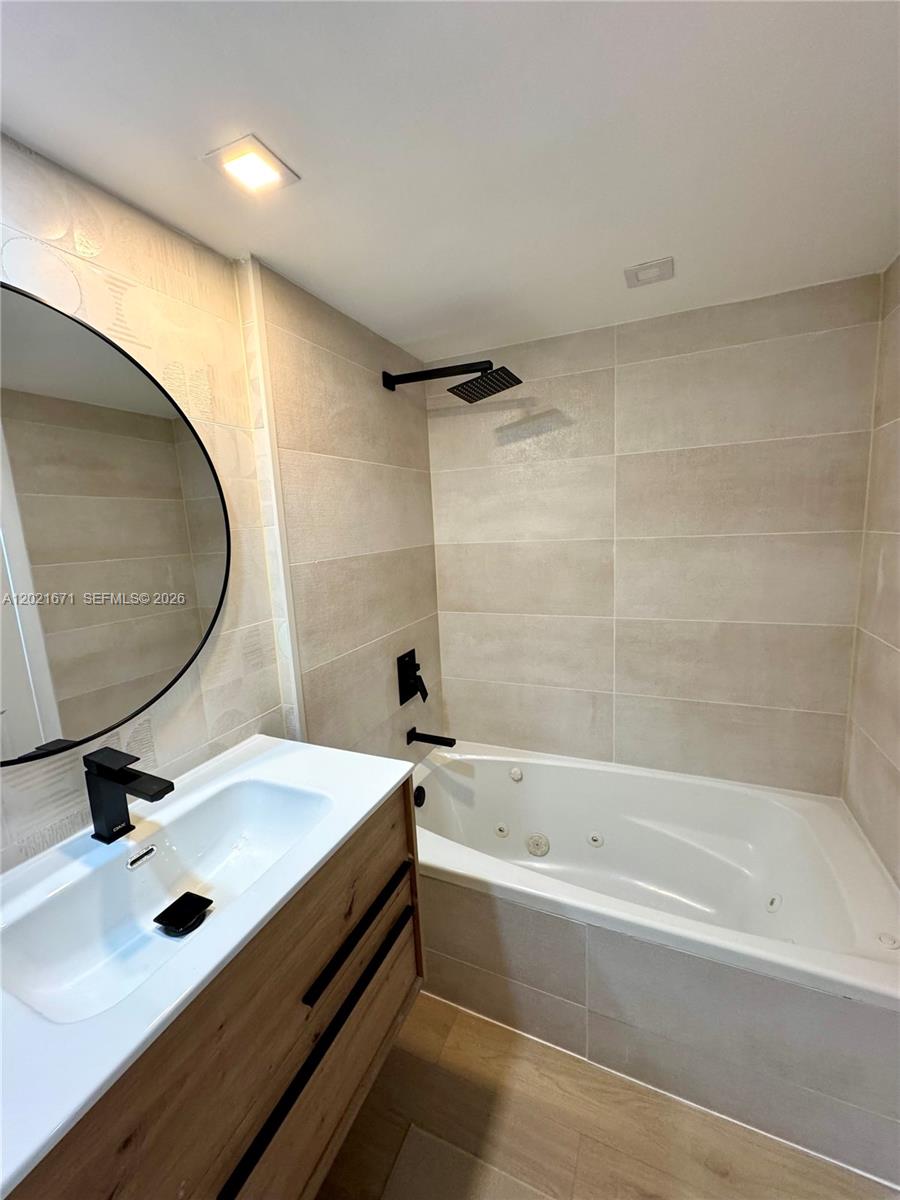 ADMIRALS PORT CONDO WEST - Residential