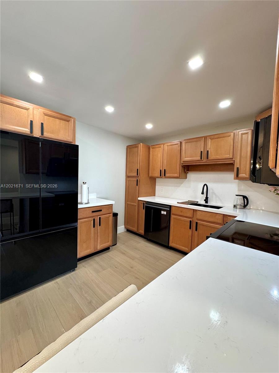 ADMIRALS PORT CONDO WEST - Residential