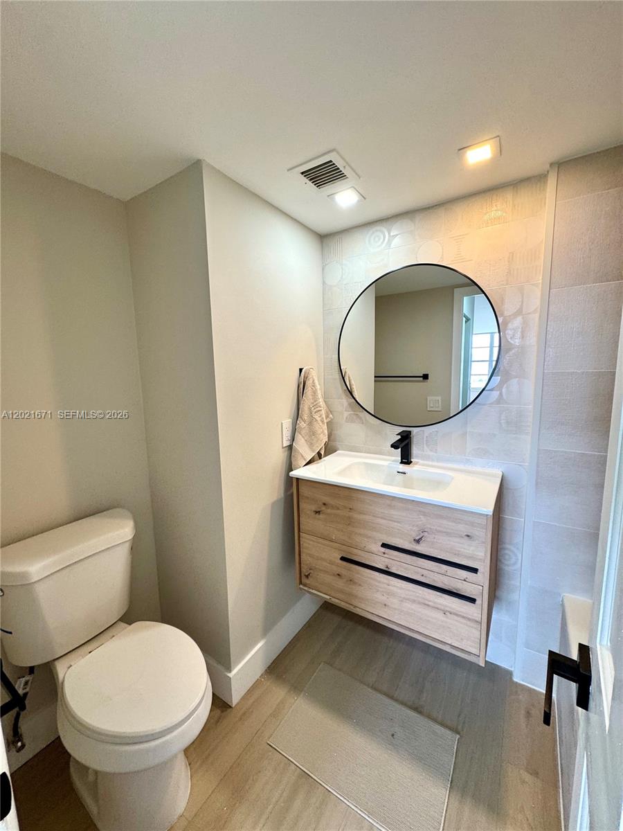 ADMIRALS PORT CONDO WEST - Residential