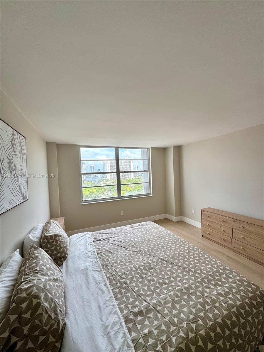ADMIRALS PORT CONDO WEST - Residential