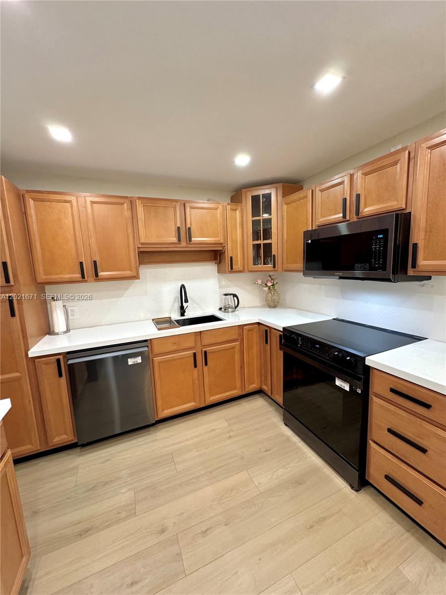ADMIRALS PORT CONDO WEST - Residential