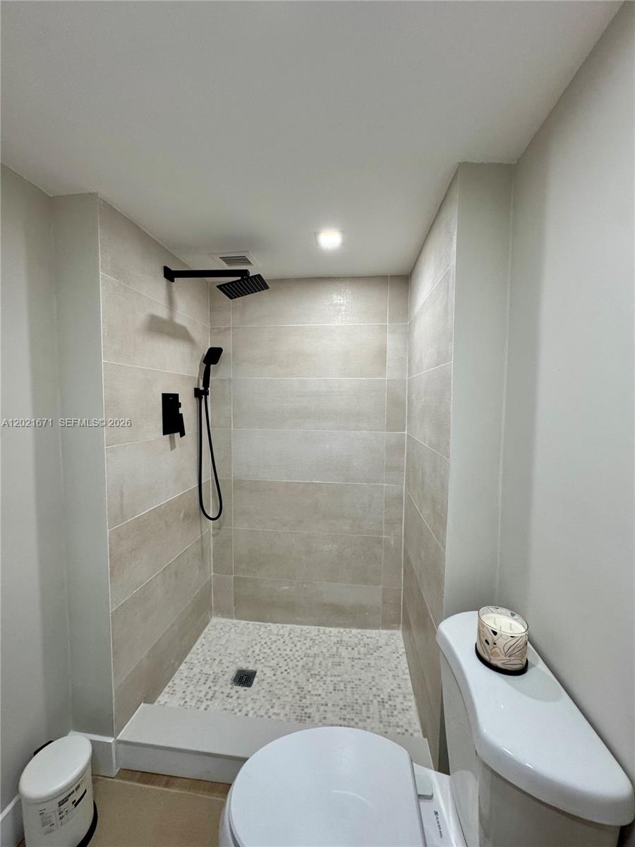 ADMIRALS PORT CONDO WEST - Residential