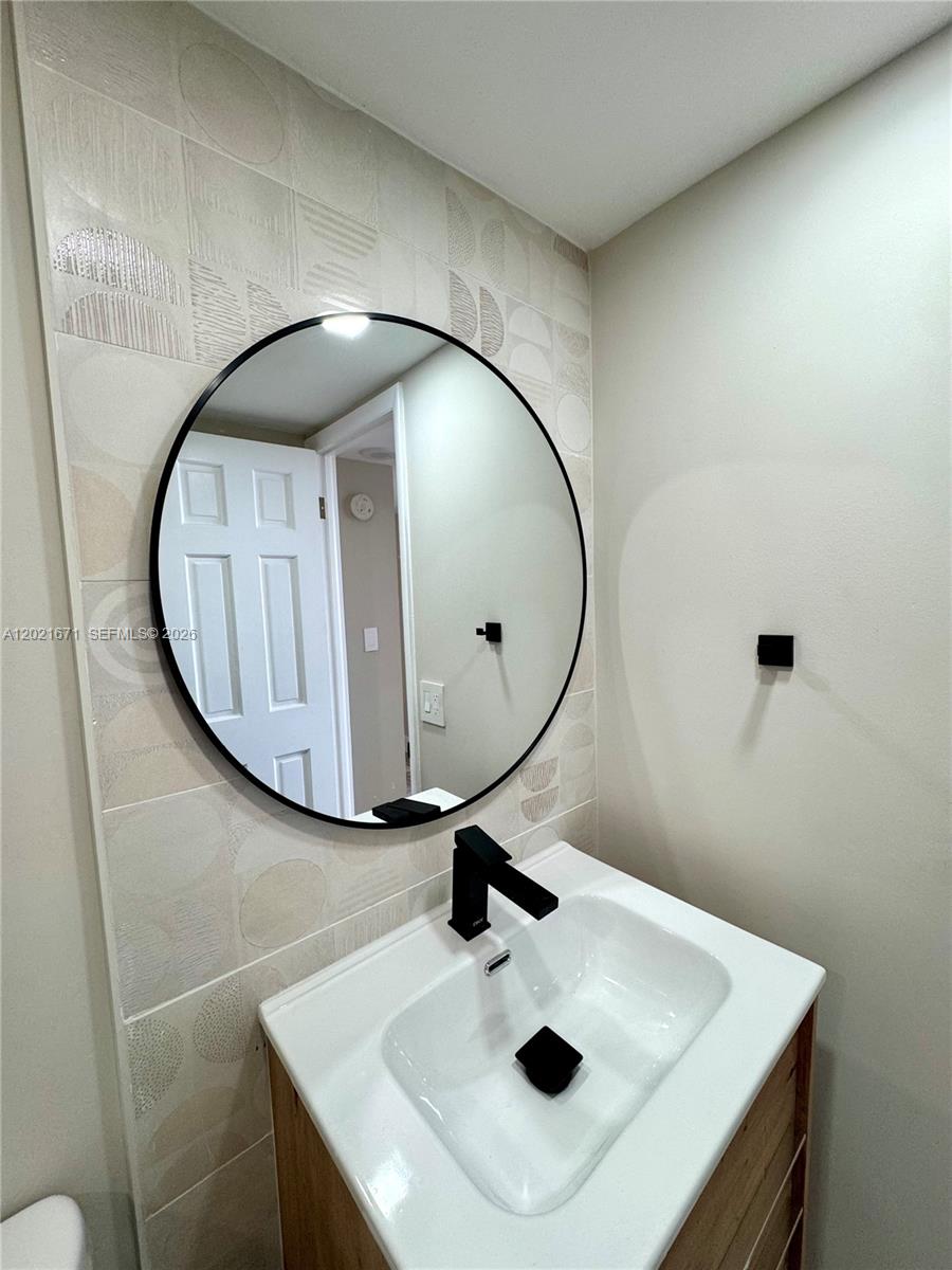 ADMIRALS PORT CONDO WEST - Residential