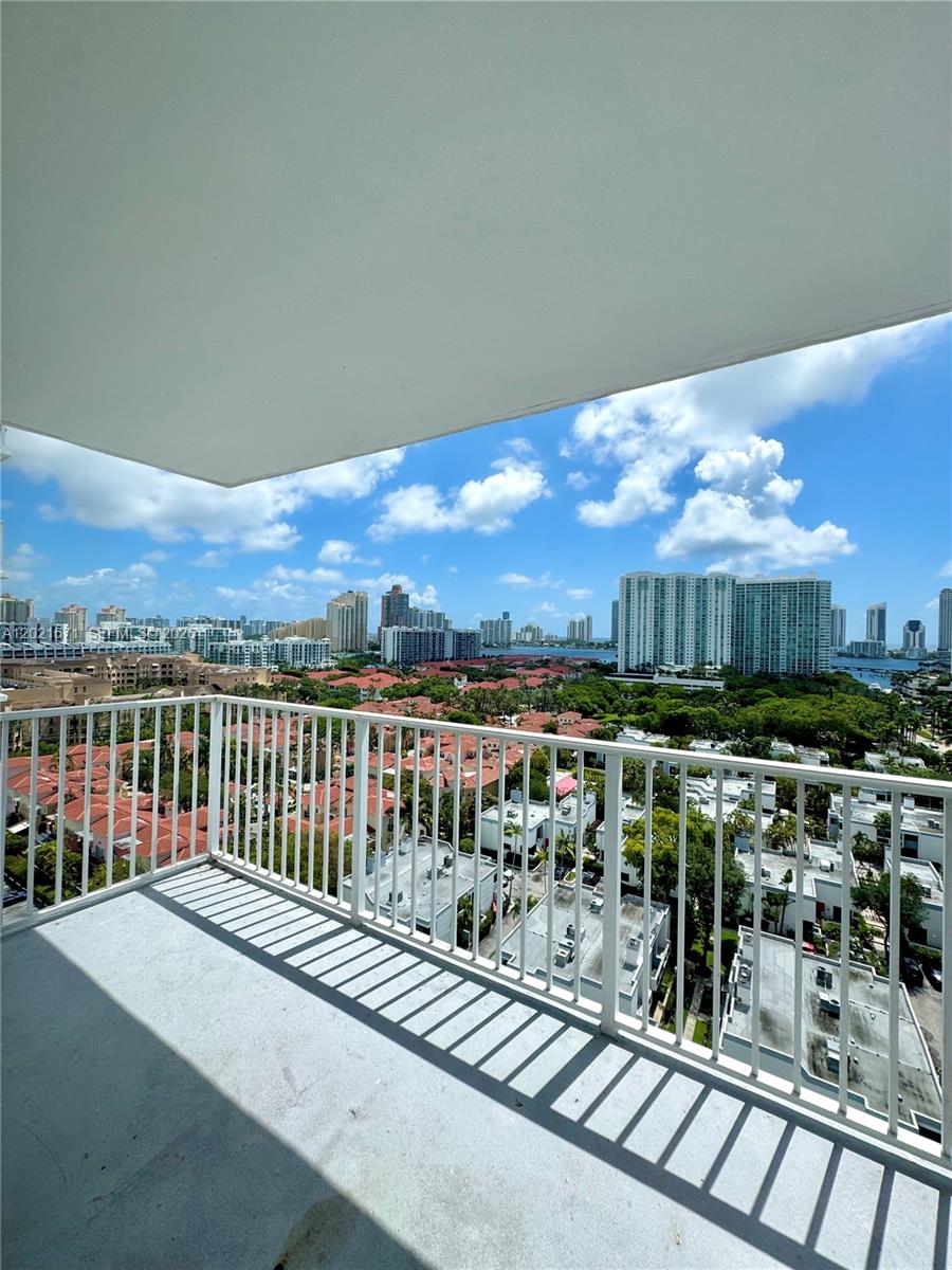 ADMIRALS PORT CONDO WEST - Residential