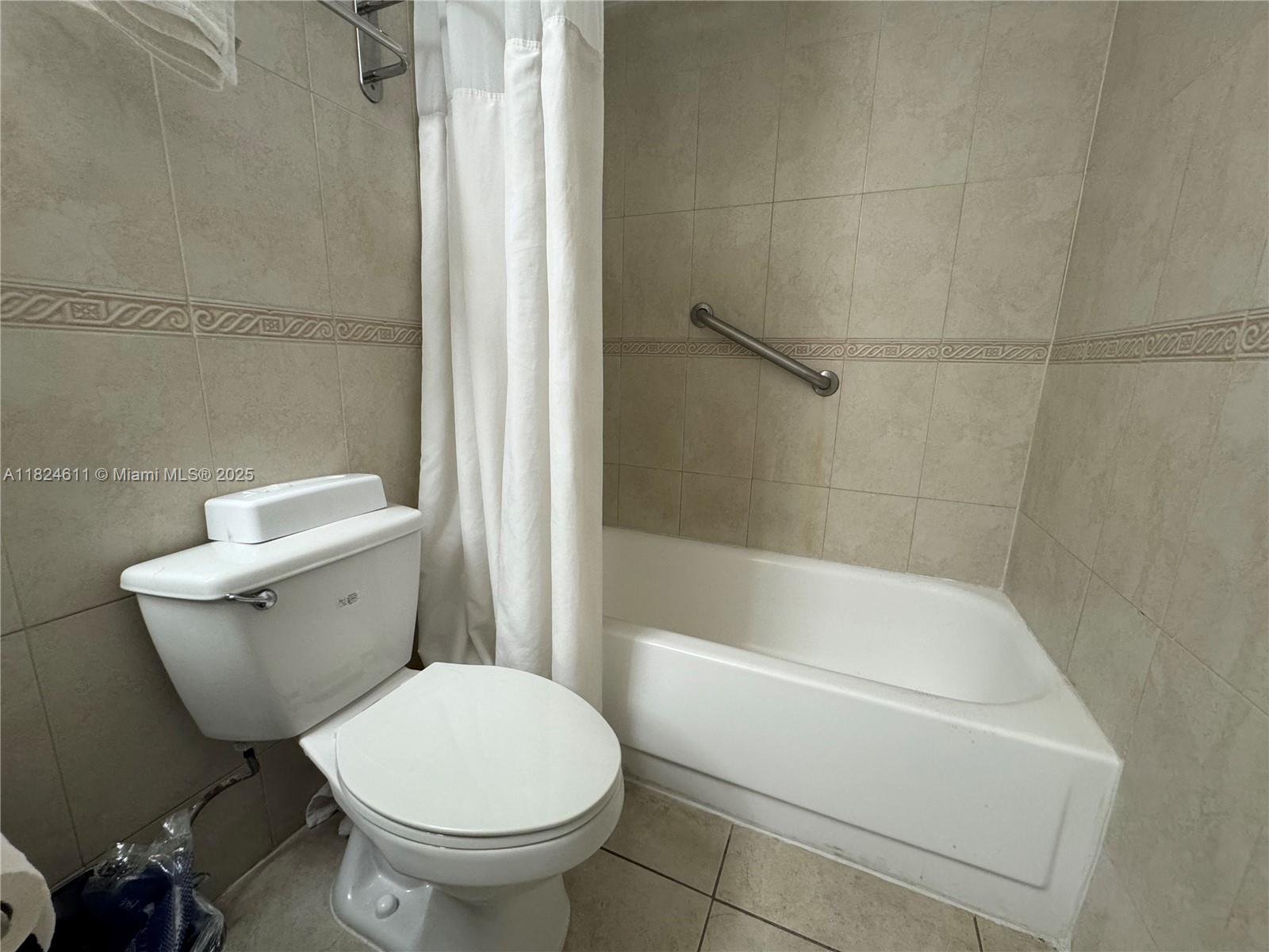 THE AVENTURA BEACH CLUB C - Residential