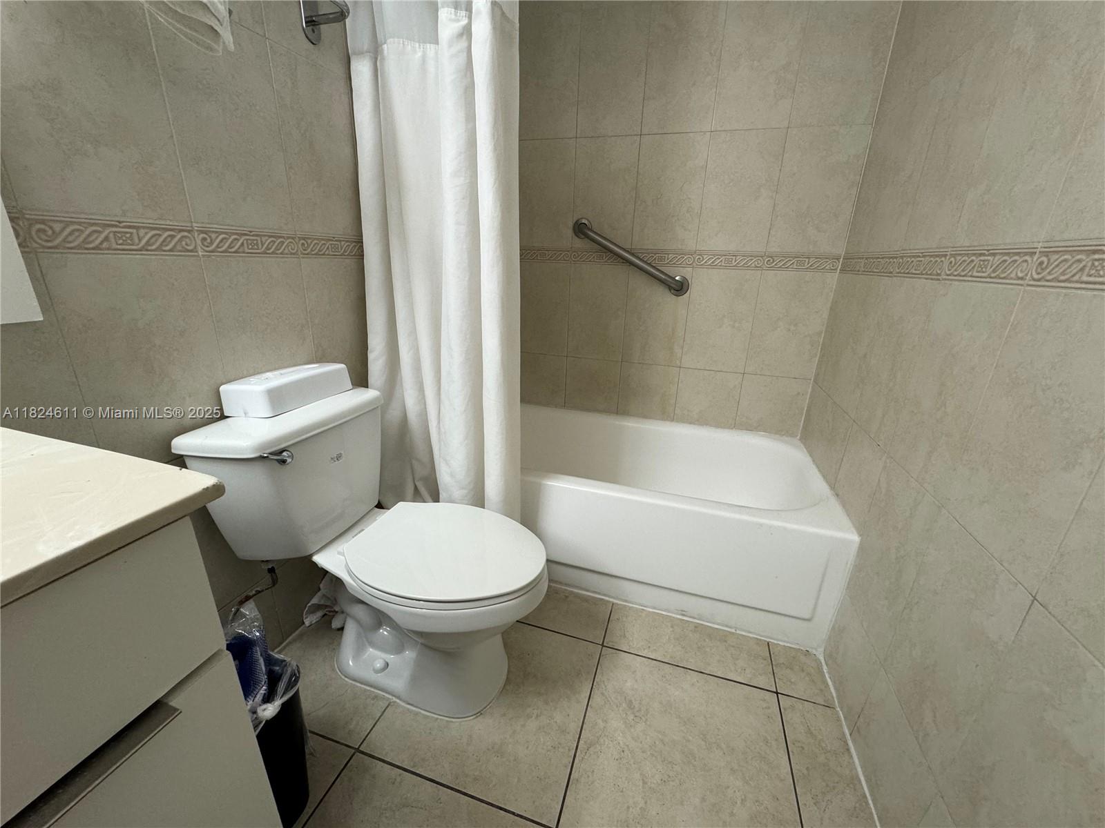 THE AVENTURA BEACH CLUB C - Residential