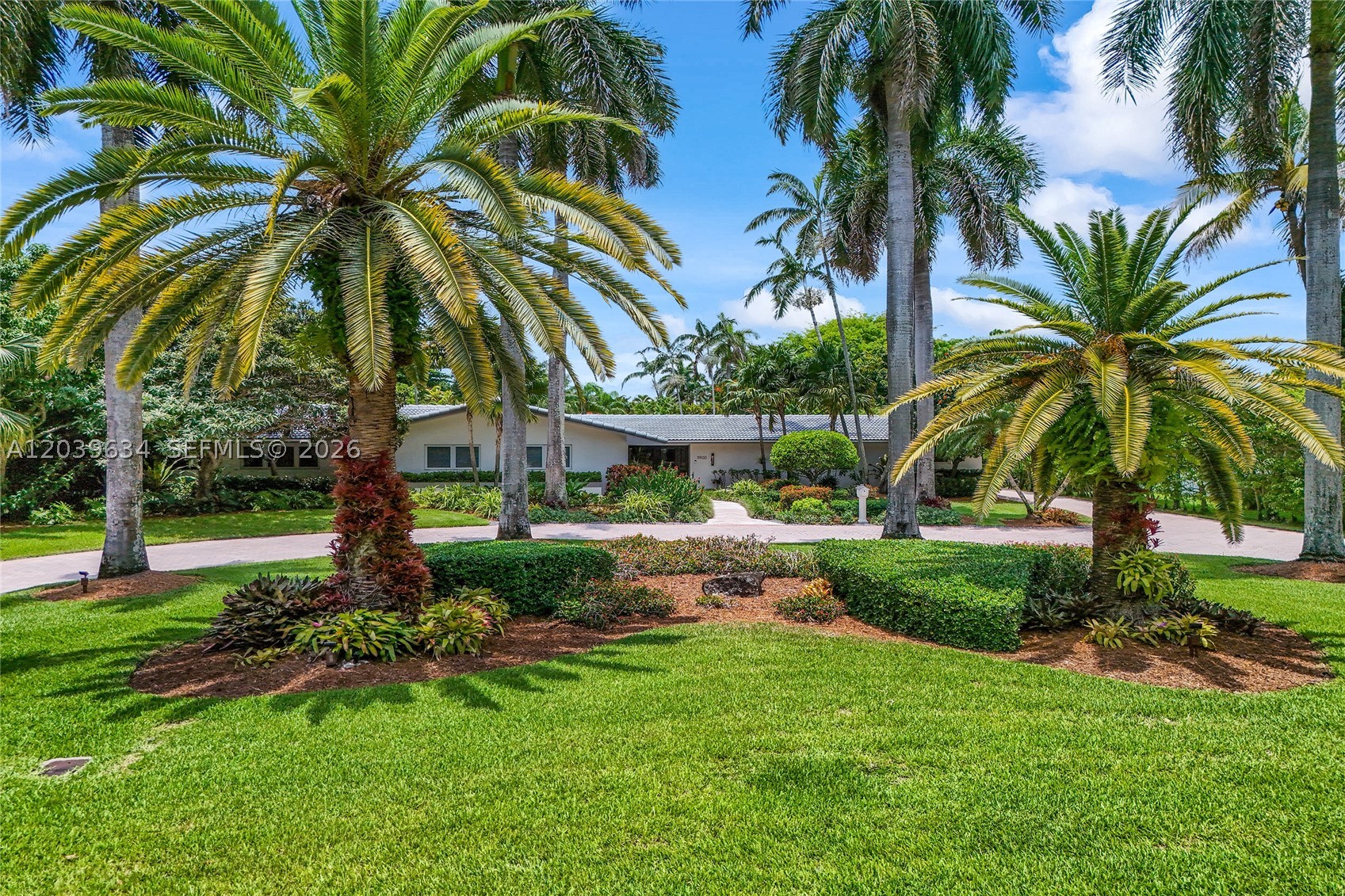 Photo 1 of 44 — 11900 SW 63rd Ave, Pinecrest, FL 33156